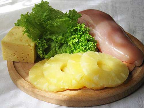 Фото рецепт салата из курицы с ананасами